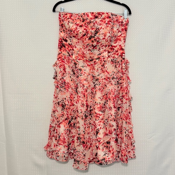 White House Black Market Strapless Watercolor Ruffle Dress NWT Size 10 - Picture 3 of 7